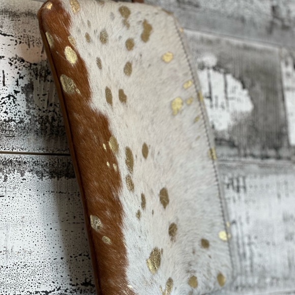 Metallic Leather Acid Wash White & Gold Wristlet sized 10" W X 6 1/5" - Picture 10 of 11